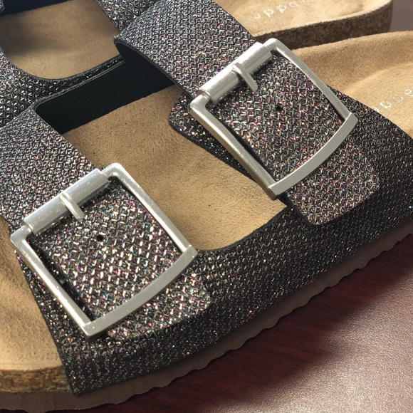 Steve Madden ‘Pleasee’ Hologramlure Sandals - Picture 5 of 5